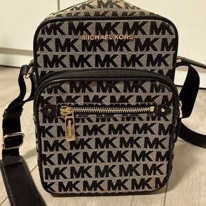 MK Bedford Jacquard Flight Bag Khaki Black Gold Hardware